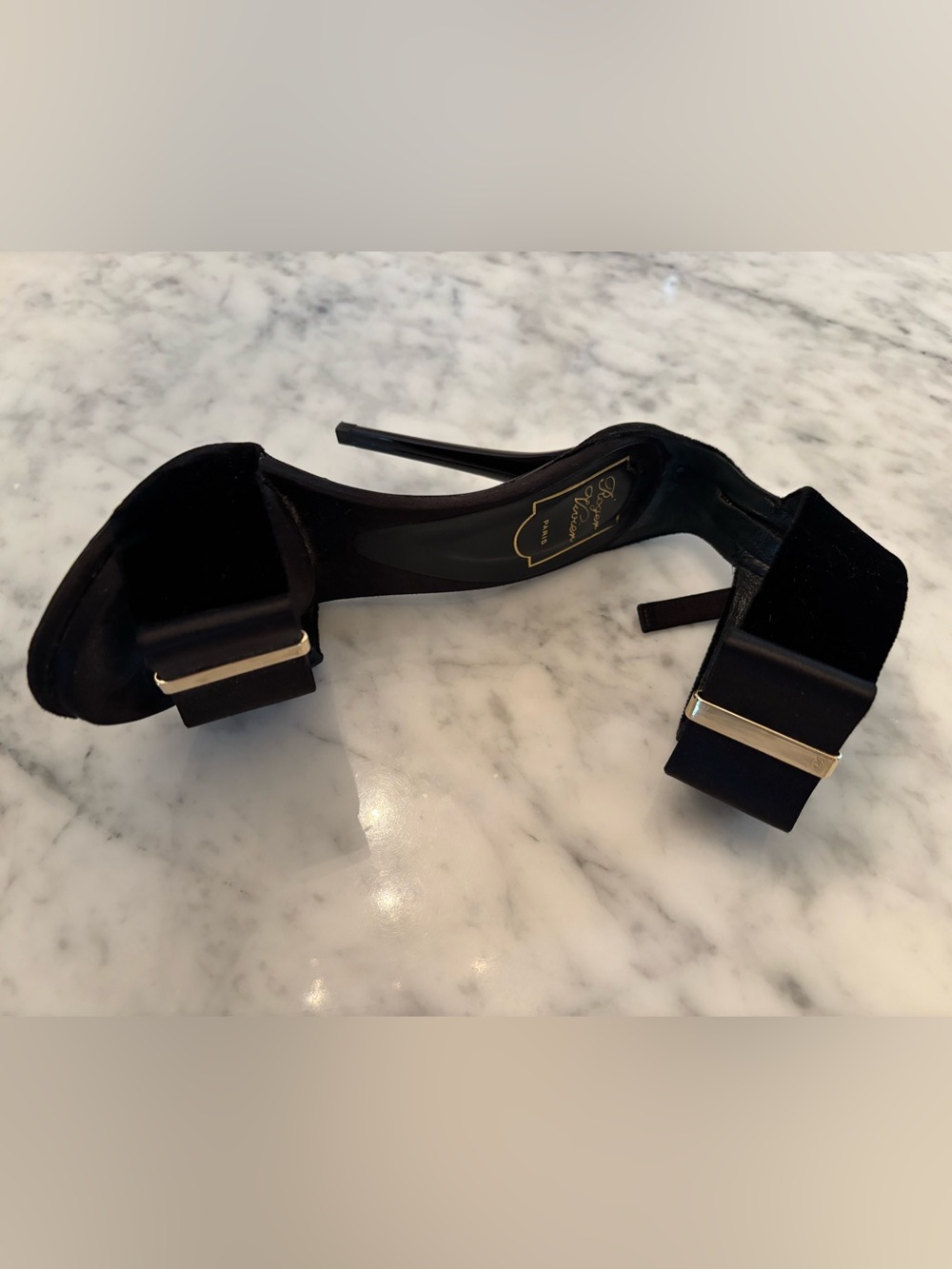 Roger Vivier velvet bow heels with gold detail 4” heels Size 37 - Picture 6 of 11